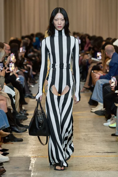 Look 32